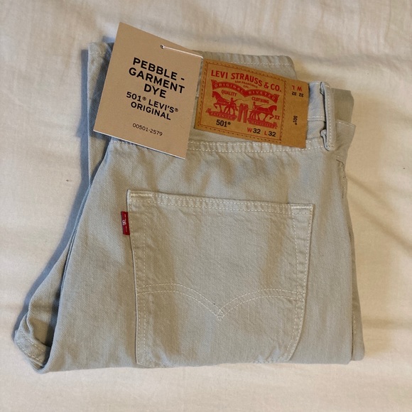 Kakhi Levi’s jeans - Picture 1 of 3